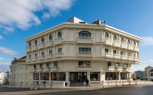 Nenessa Airport Hotel