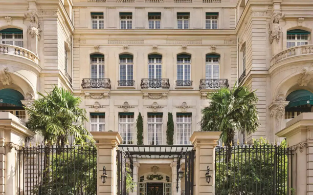 Отель Shangri-La Paris