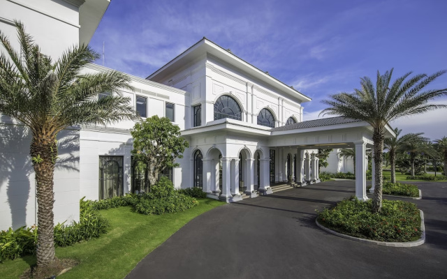 Melia Vinpearl Cam Ranh Beach Resort